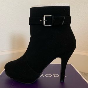 Sexy buckle stilettos